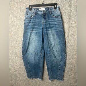 Ashley Mason Premium Woman 1/25 mid-rise barrel leg jeans in a medium blue wash